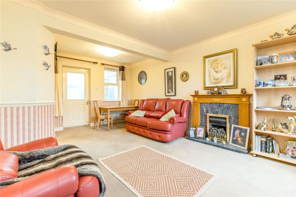 Lounge / Dining