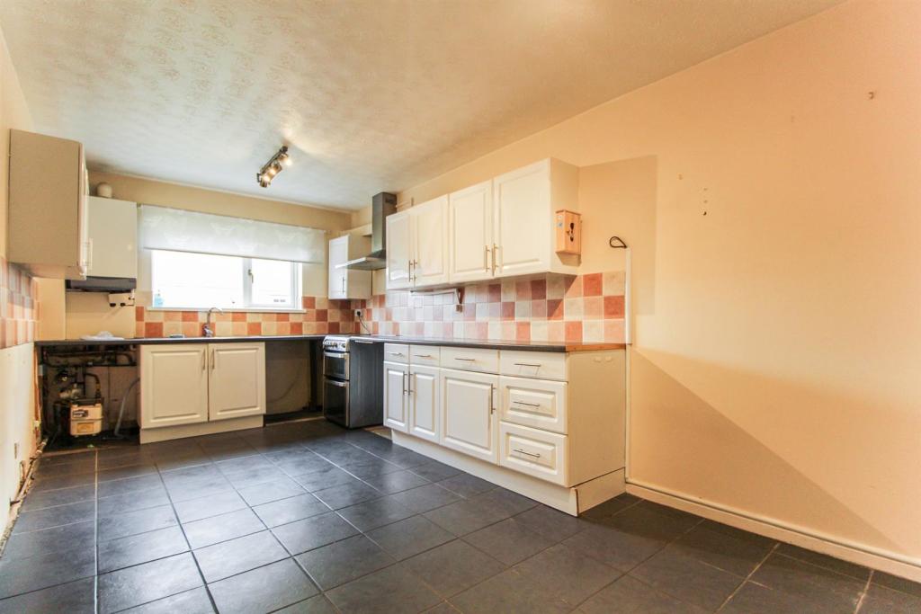kitchen 1.jpg