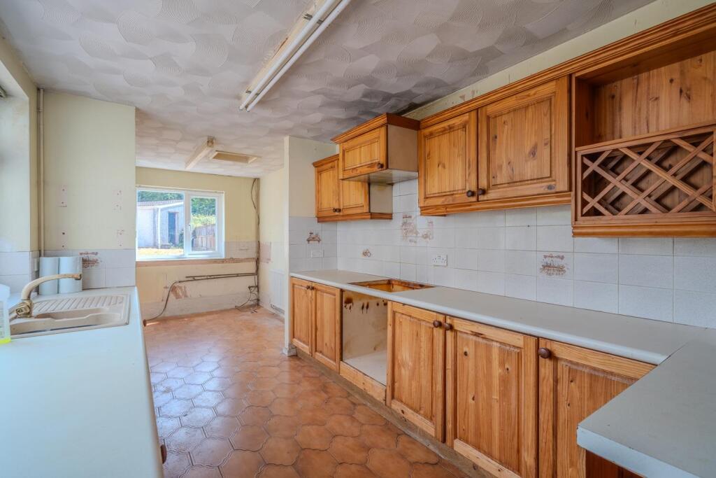 36 St Cadocs Road-10.jpg