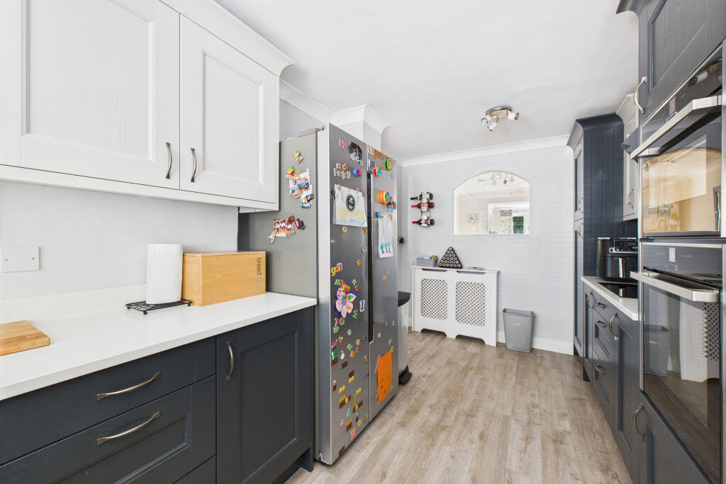 CAM05454G0-PR0032-STILL006