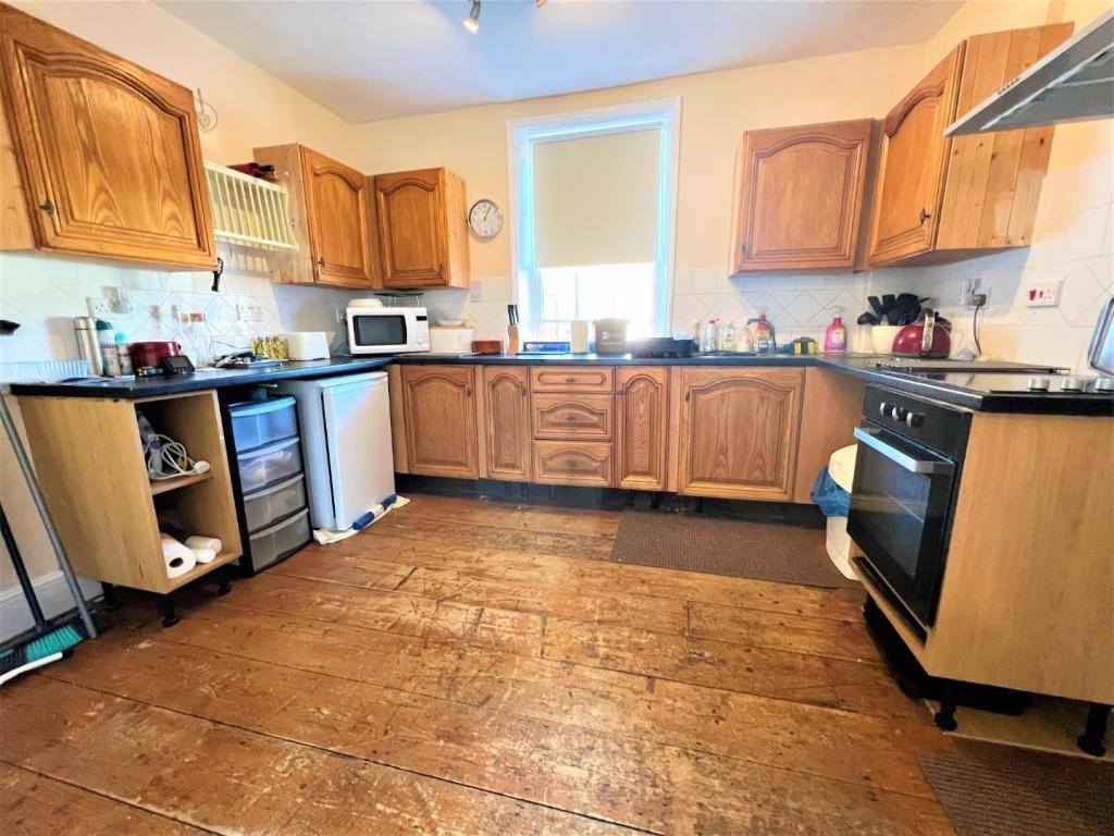 Kitchen 1.jpg