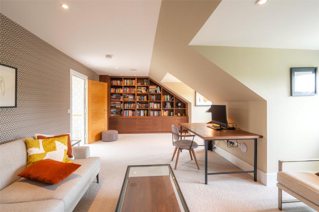 Pavilion Crescent 45