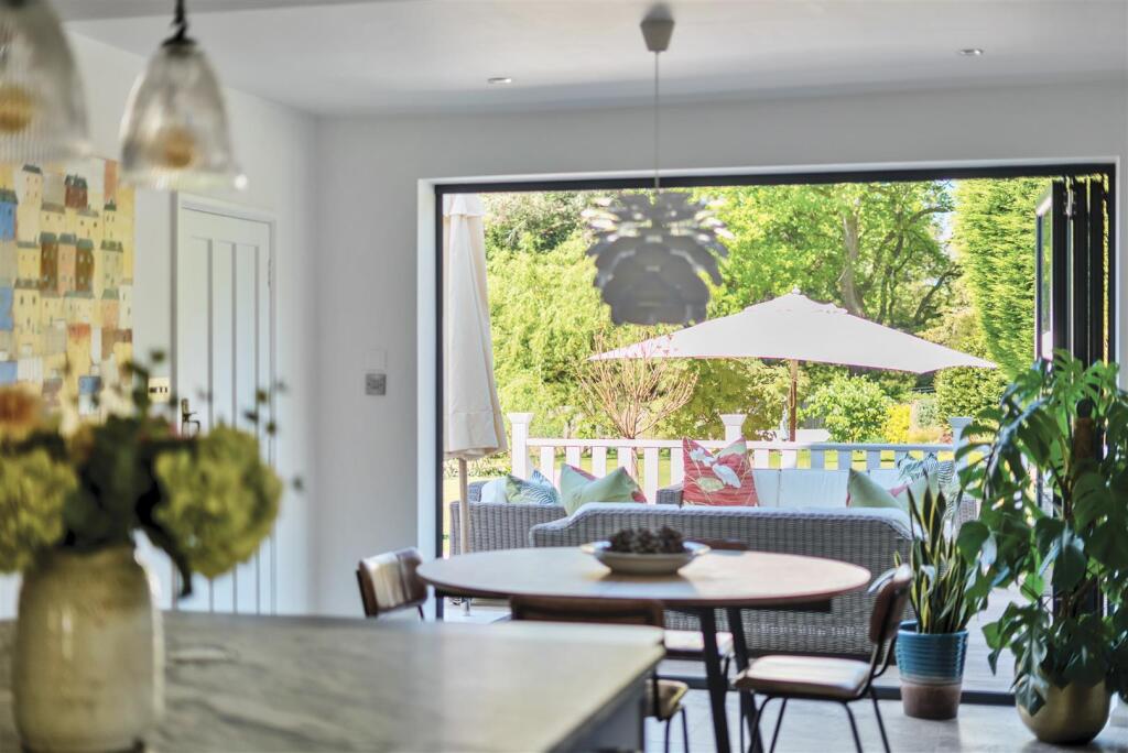 Dining Area (5)