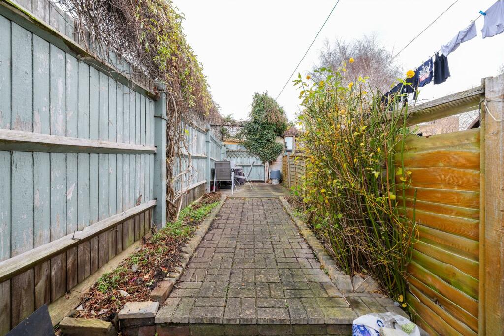 Dawlish Road, E10