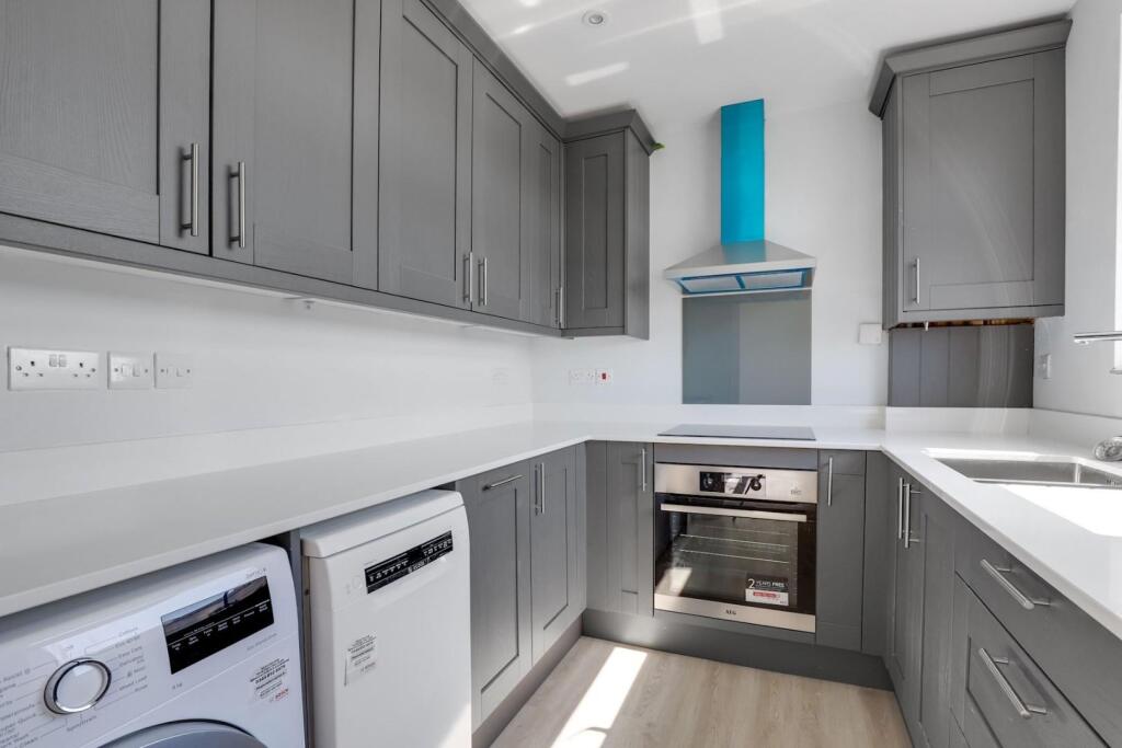 12-3b0fJHPropWpen - 8 Benwick Court -34-medium.JPG