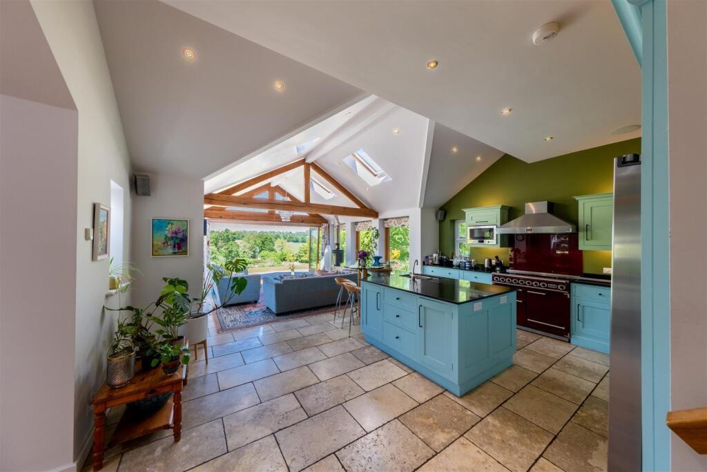 Broadway Farmhouse-003.jpg