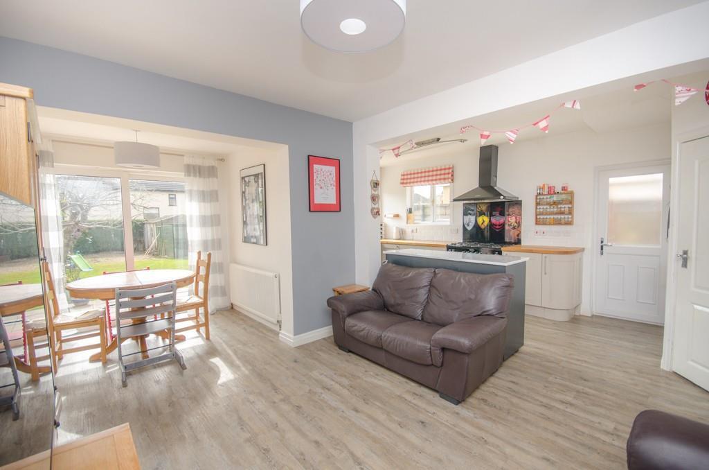 Family room pic 2.jpg