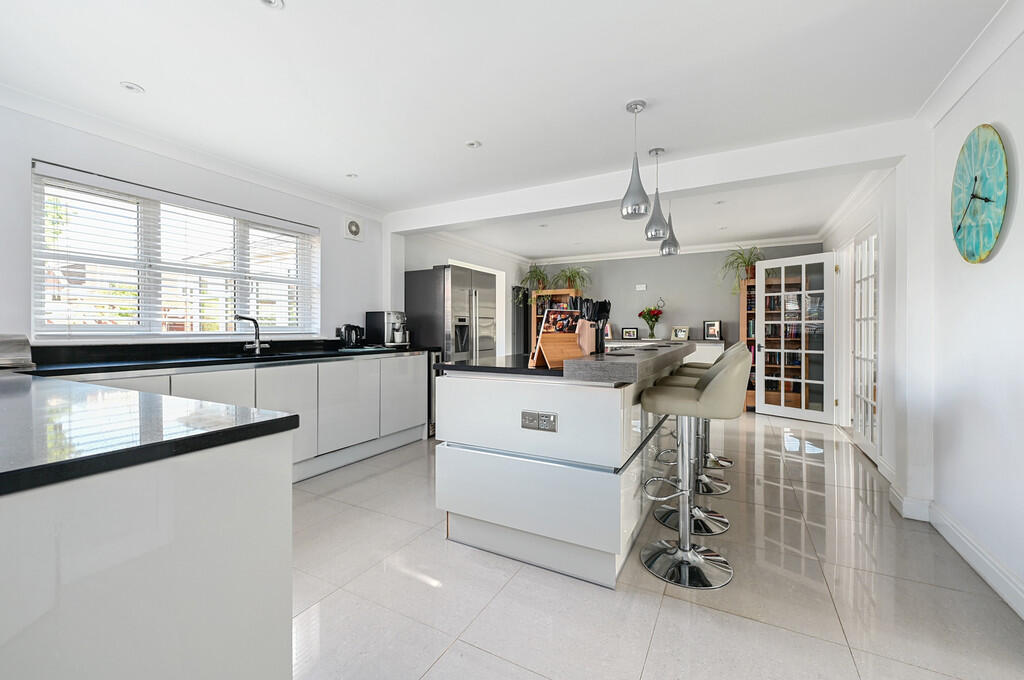 50 Frogmore Rd (1...