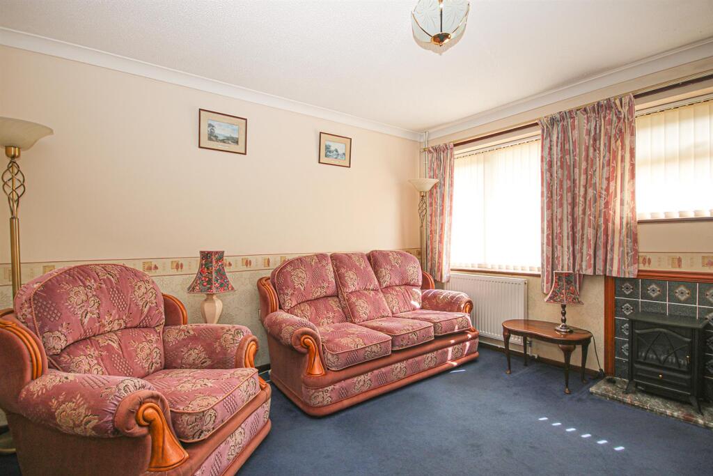 Lounge 1.jpg