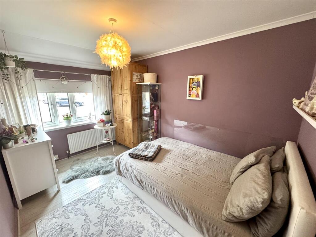 BEDROOM 2
