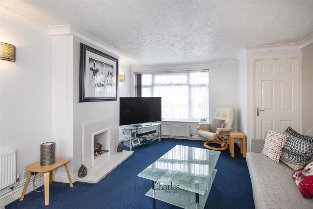 14 Fleming Way, TN10 4RU 005.jpg