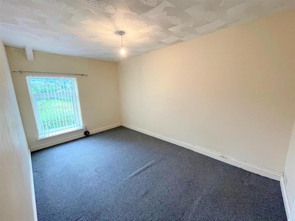 Bedroom 1a.jpg