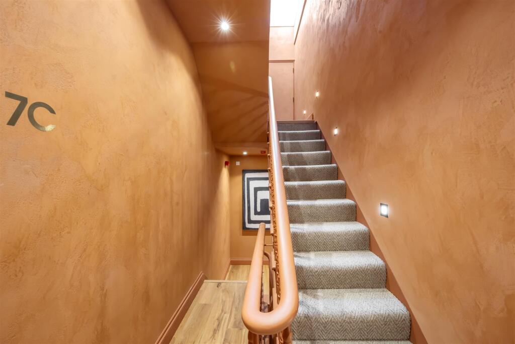 Queens Square, 7-001.jpg