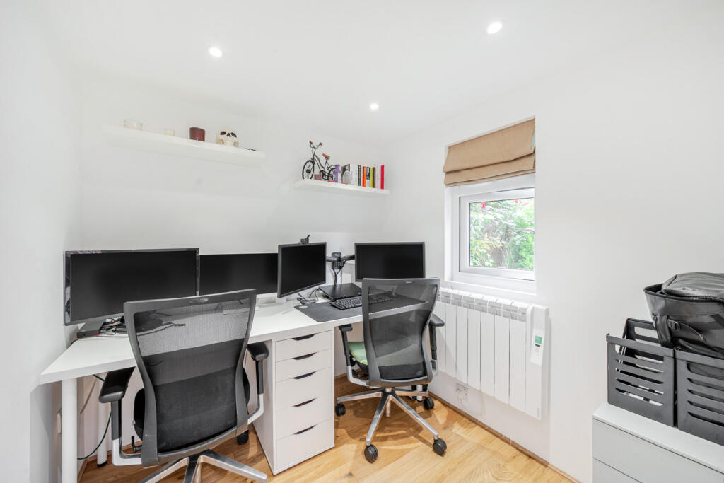 1309622-33-684838...