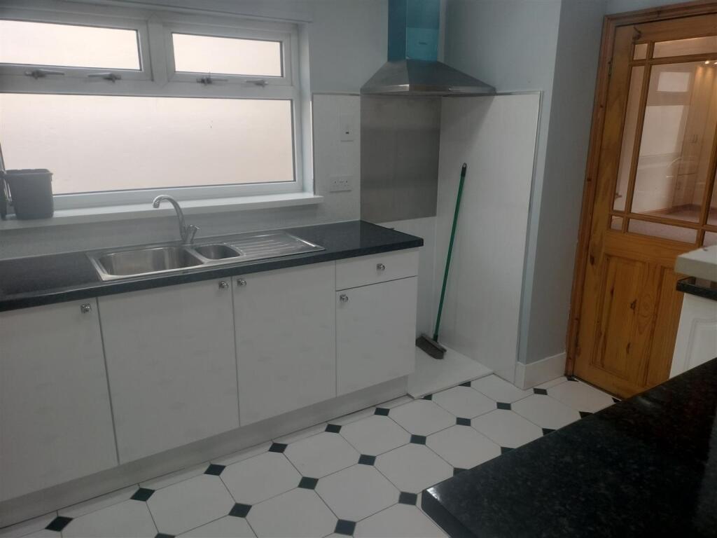 34 mary street kitchen...jpg