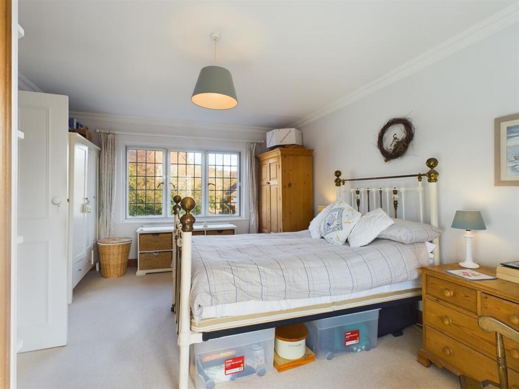 bedroom 1 .jpg