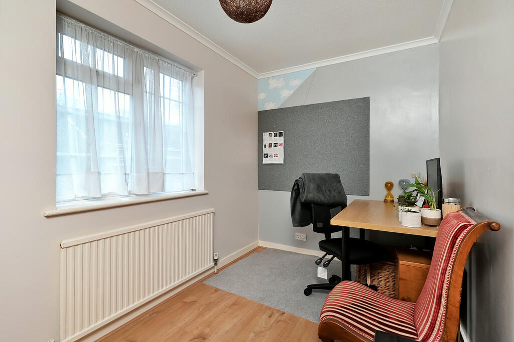 12 Brewers Close ...