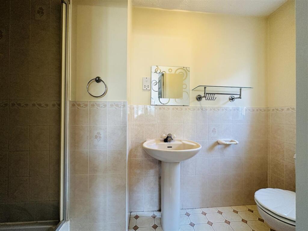 ensuite 2.jpg