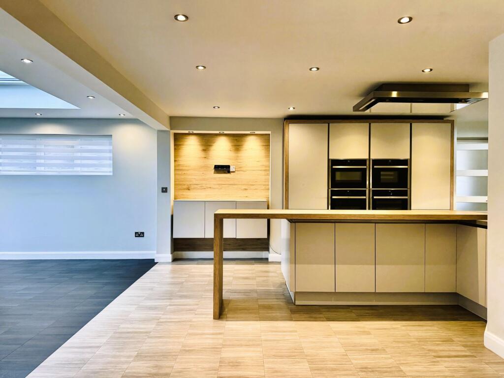 Open Plan Breakfast Kitchen &amp; Family Living Room