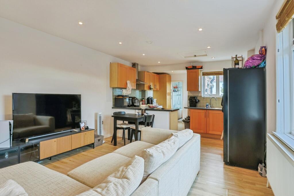 Lounge/Kitchen