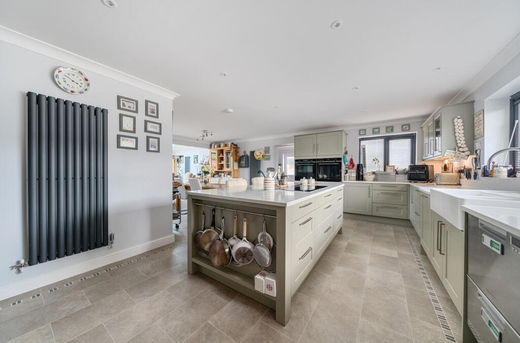 1304671-34-684082...