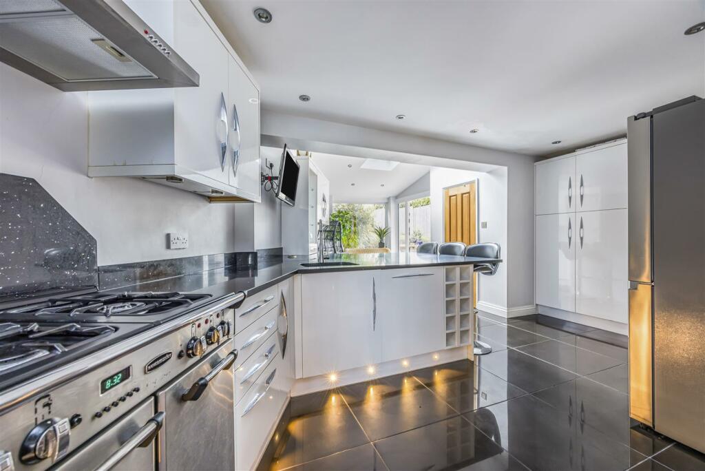 11 Hilltop Crescent, Drayton-PorticoMarketing-Sara