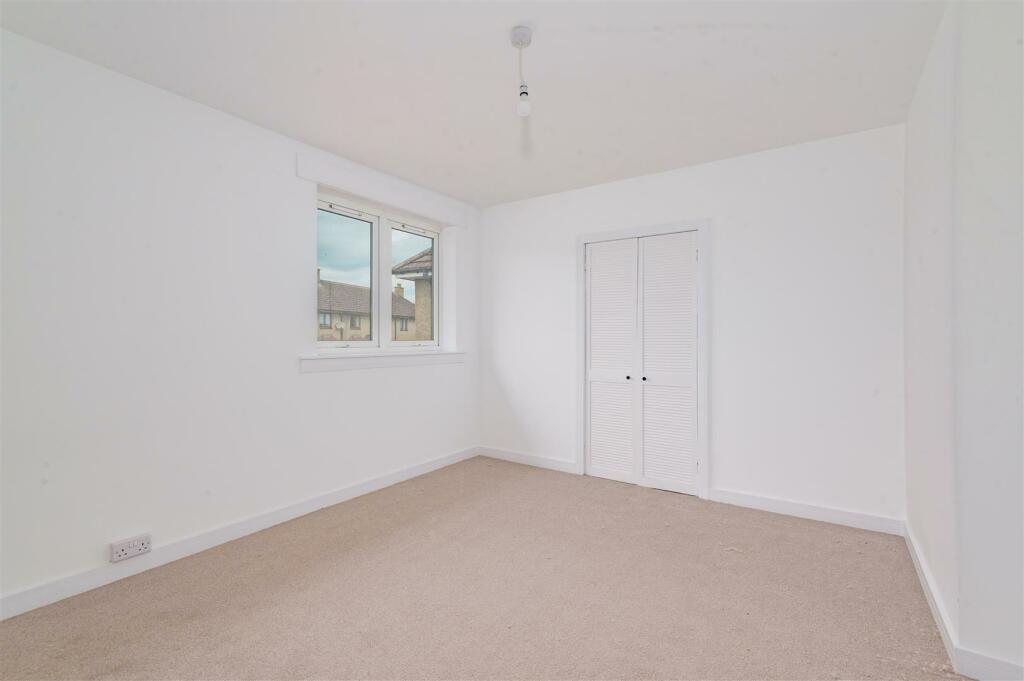 21 Forres Crescent Dundee-8.JPG