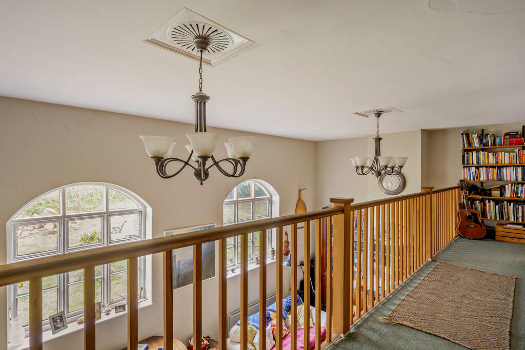 8642411-interior1...