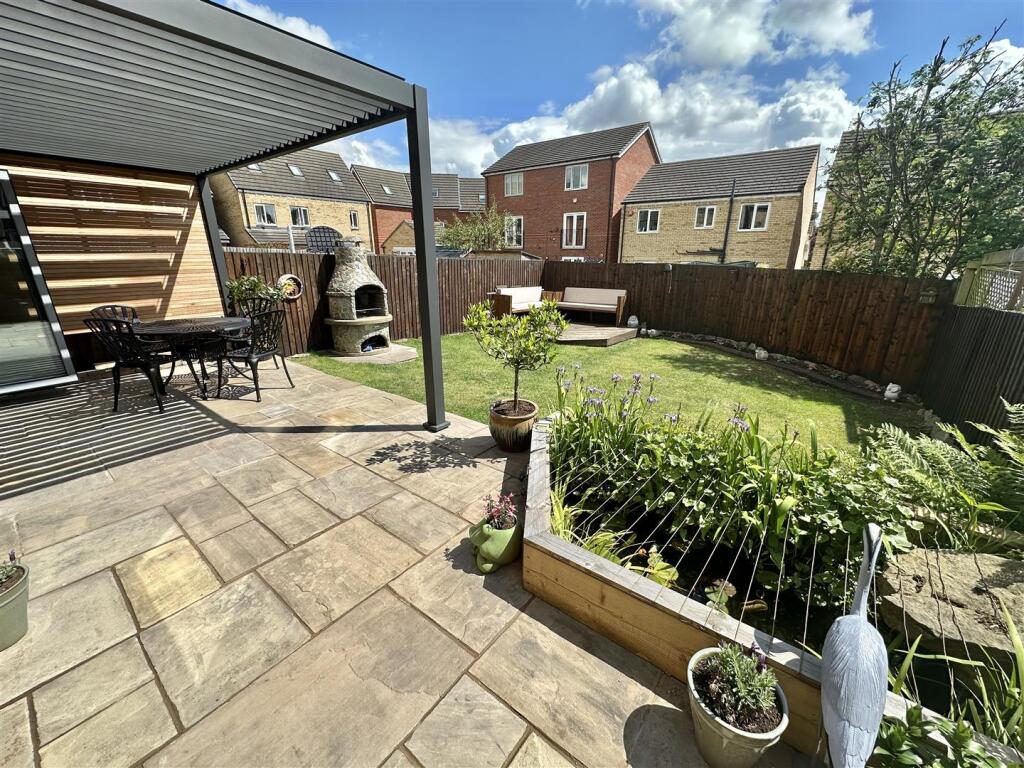 Bramleys Estate Agents - Little Green Lane - Heckm