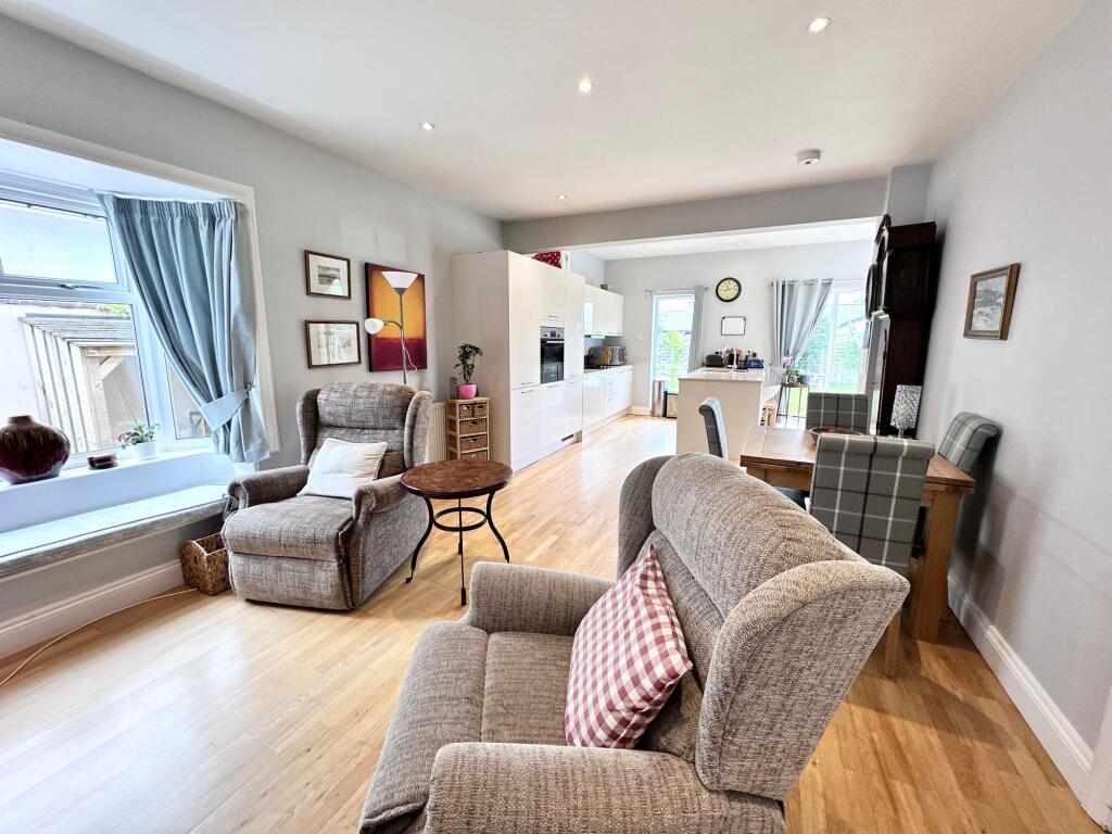 Open plan family dining kitchen