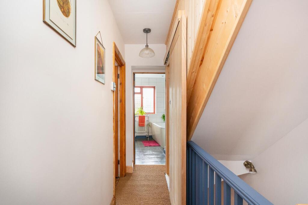 1B0H9HN - Landing A.jpg