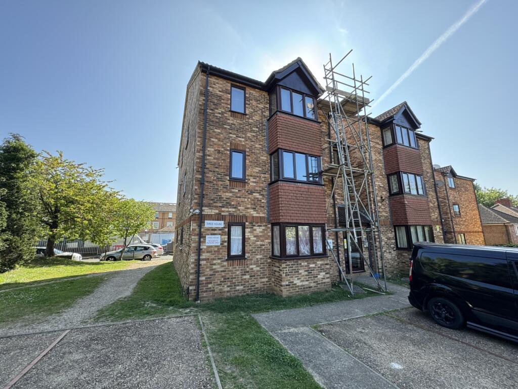 Flat 10, Tiree House, Franklin Avenue, Slough, Berkshire, SL2