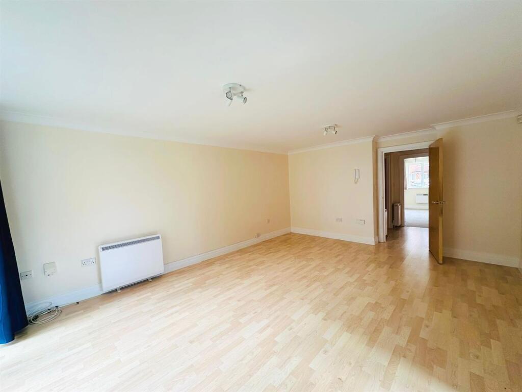 Lounge Picture 2.jpg