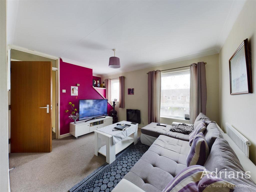 LOUNGE / DINING AREA