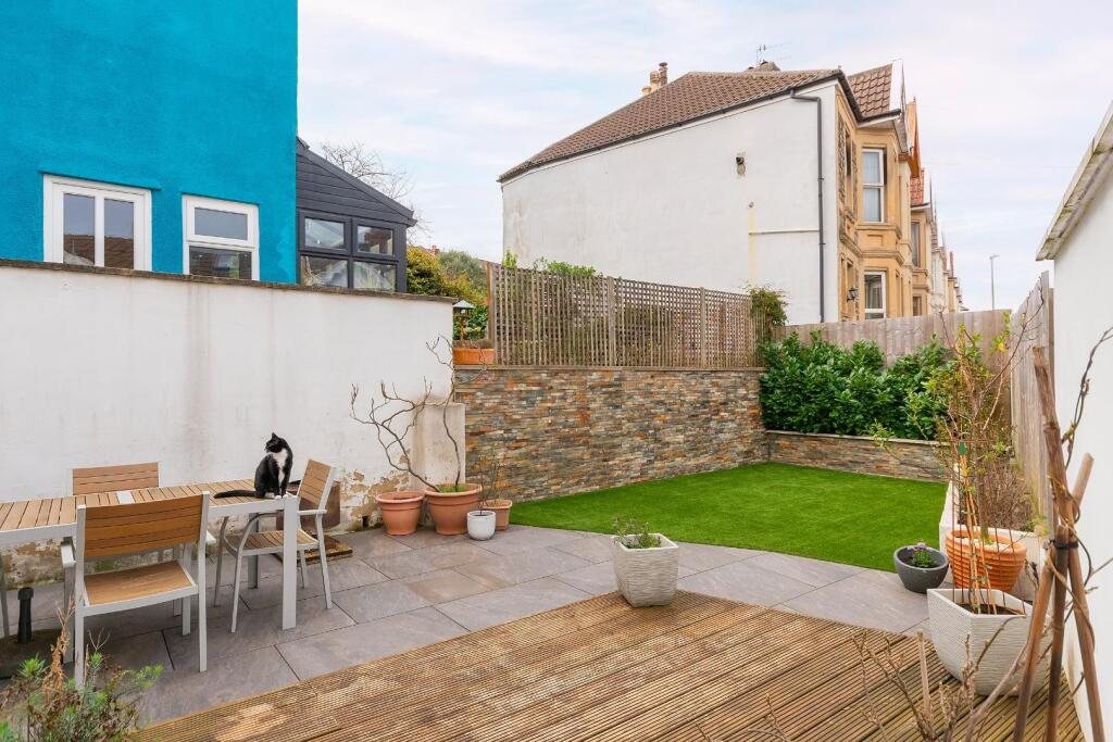 4M1RKE - External I.jpg