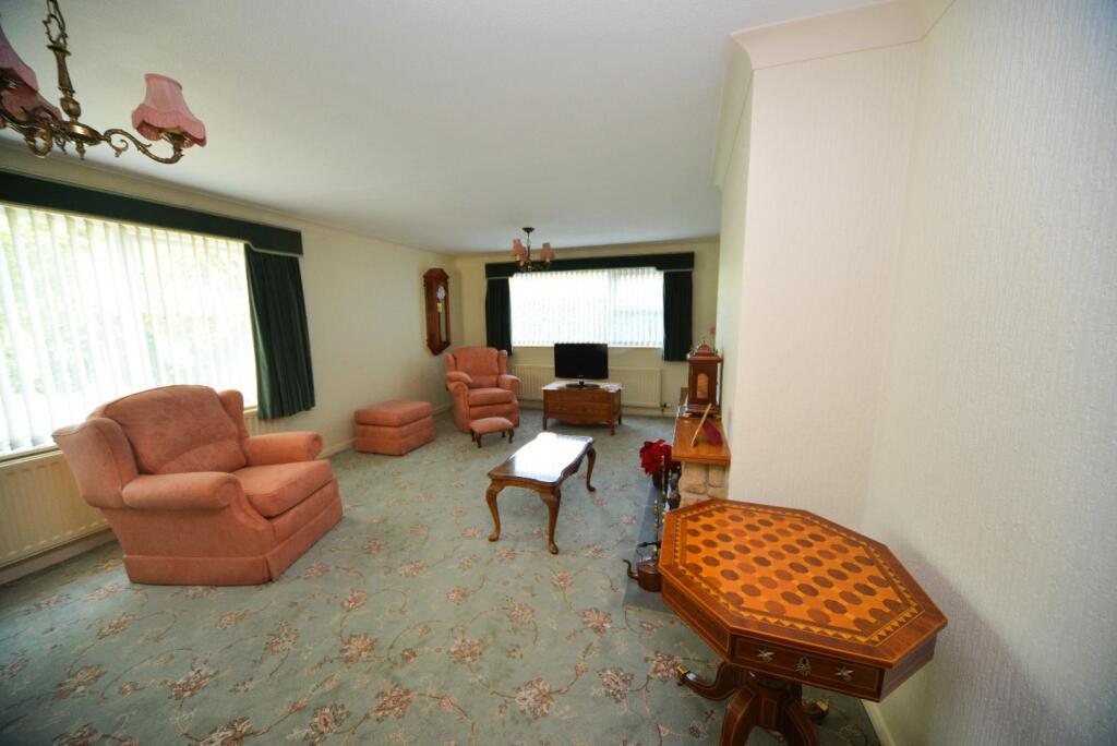 Lounge 1.jpg