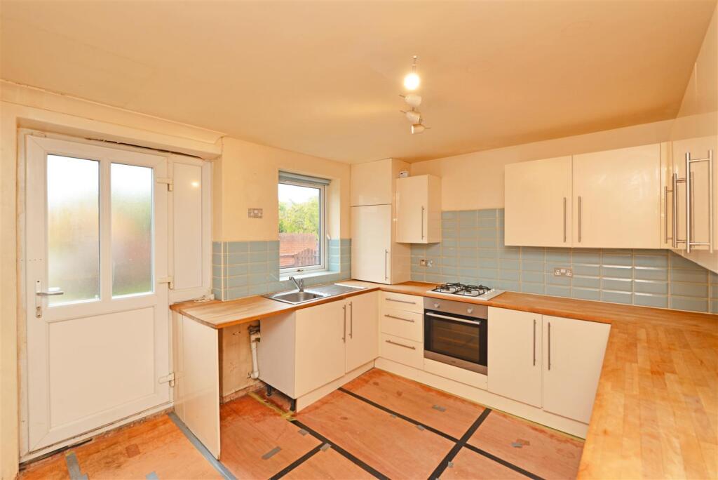 Kitchen: