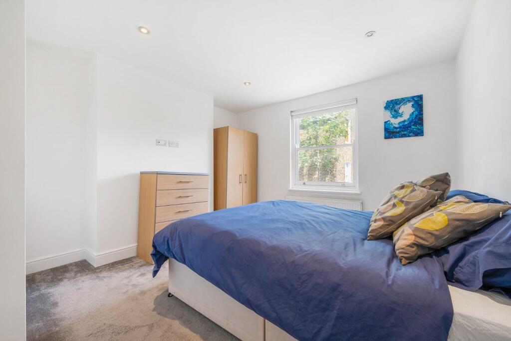 Principal bedroom
