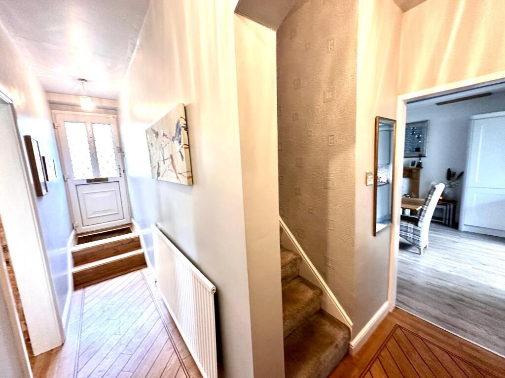 RECEPTION  L-SHAPED HALLWAY