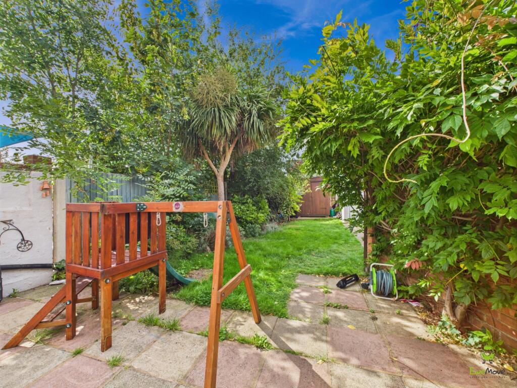 CAM03779G0-PR0271-STILL010