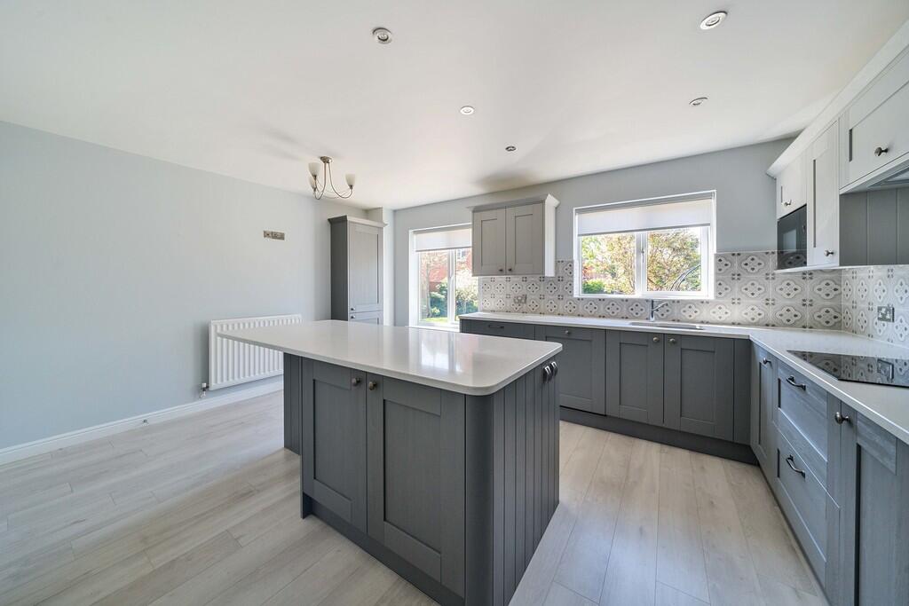 Kitchen/Breakfast...