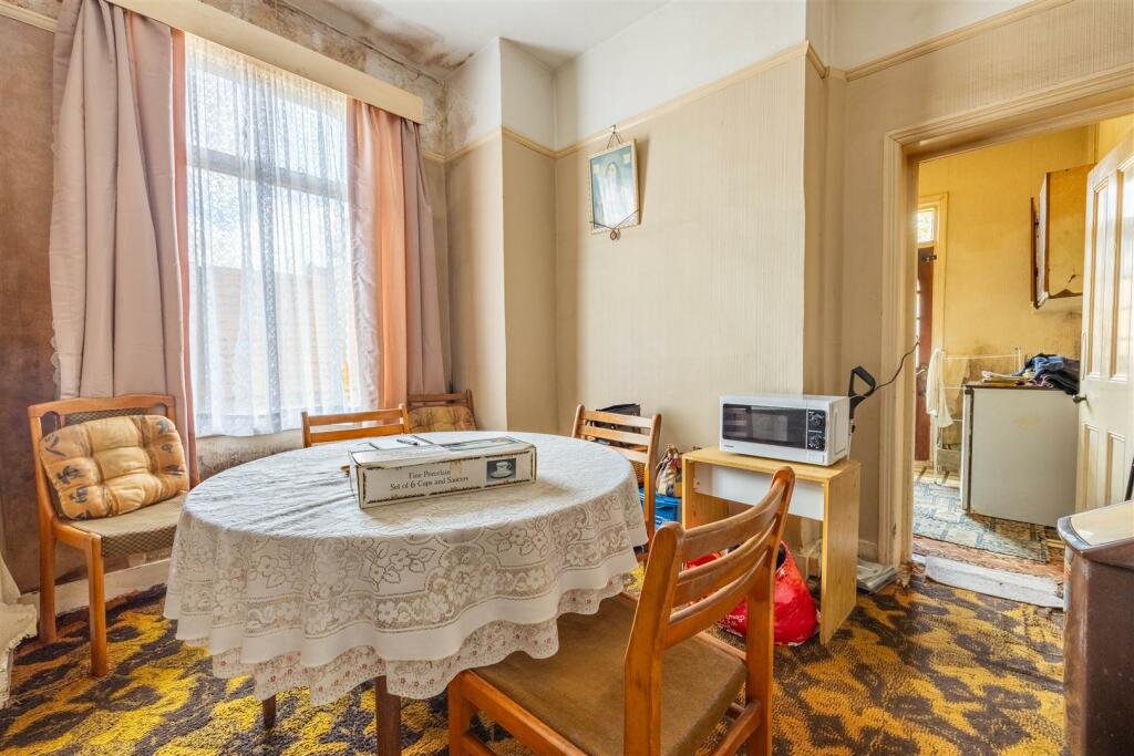 Breakfast Room