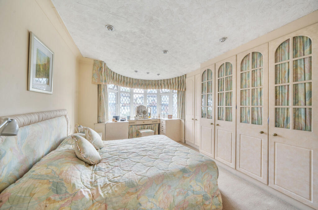 1321695-6-686bed3...