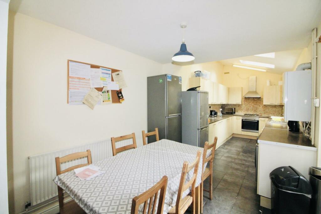 Dining/Kitchen Areas