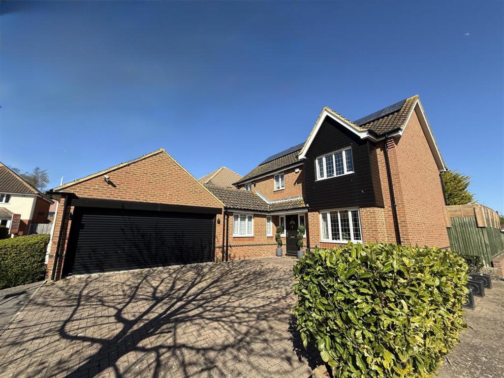 4 Oakland Crt Front.jpg