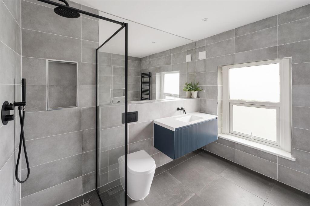 Ickworth Park Road E17