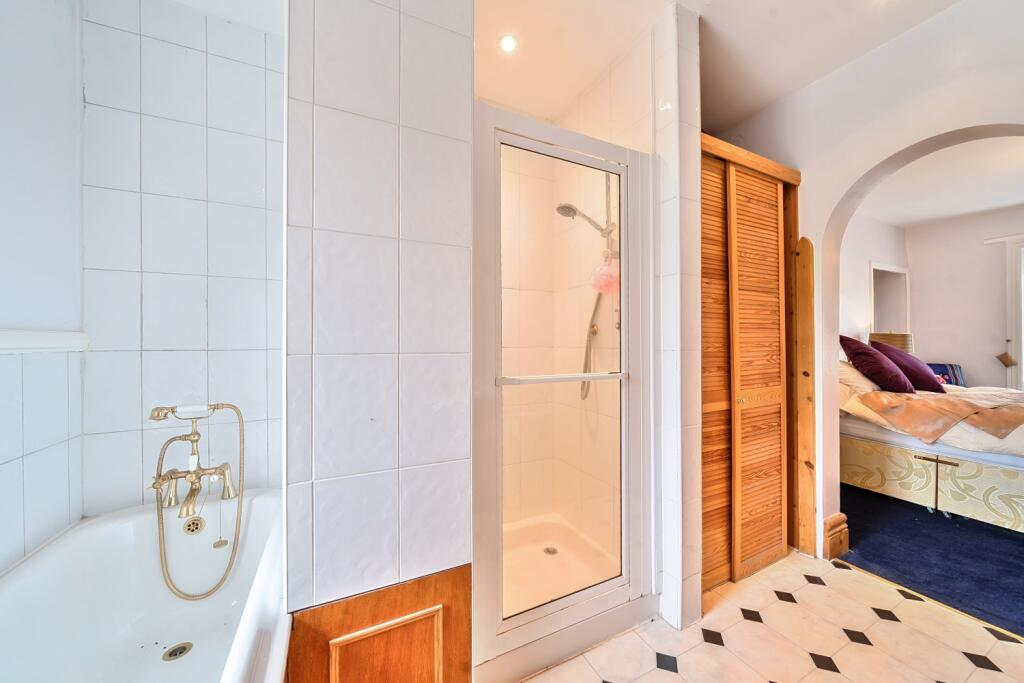 Ensuite Bedroom 2 Dales House EweMove Skipton &amp; Th