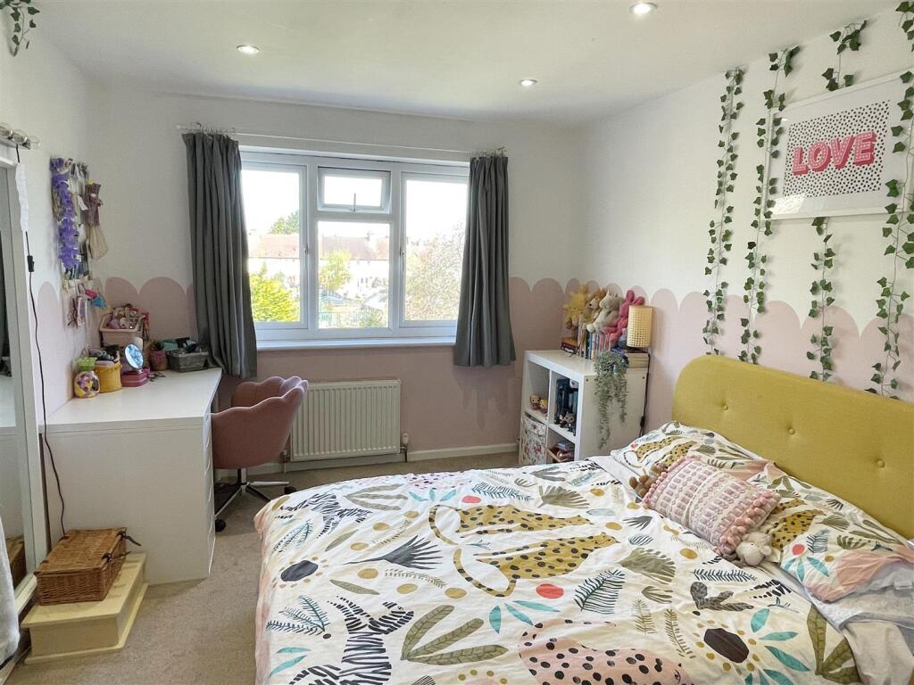 Bed 4.JPG