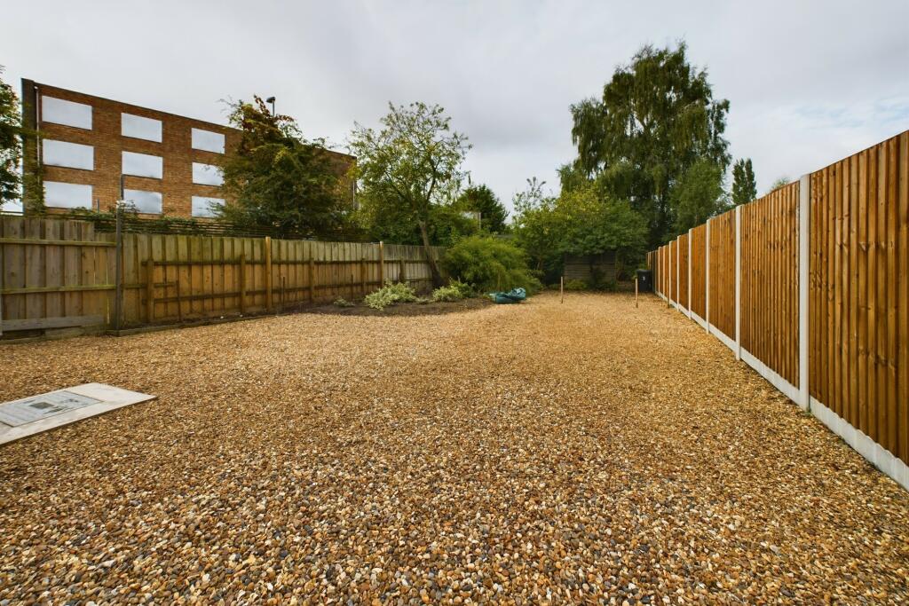 CAM02545G0-PR0256-STILL014