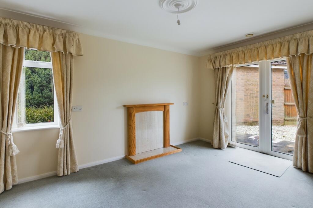 CAM02519G0-PR0205-STILL004